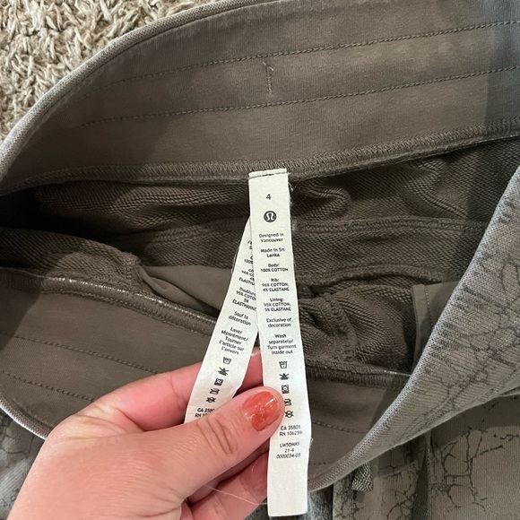 Lululemon Women's Warm Down Jogger 7/8 Thread Dye Rover Black Size 4 - Picture 2 of 8